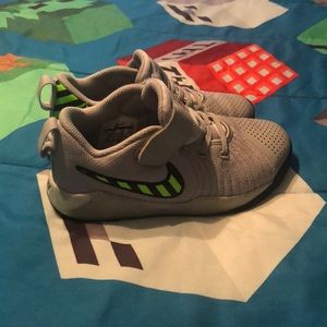 Boys Nike Tennis Shoes Size 1.5Y